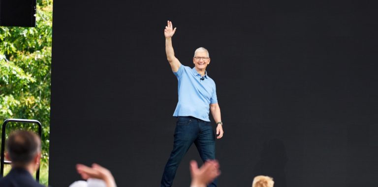 CEO da Apple, Tim Cook, antes do início da palestra da WWDC 2023